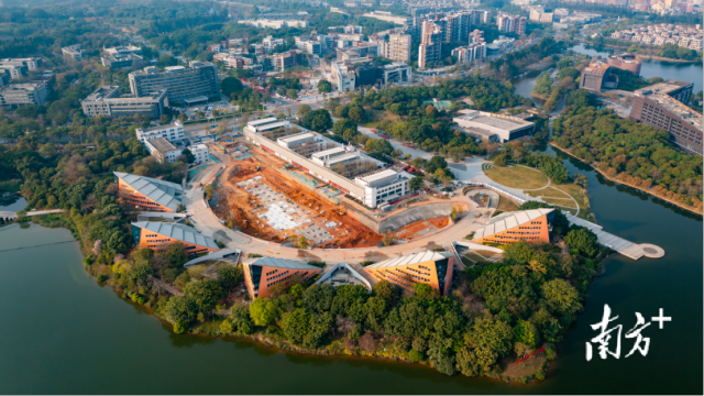 松山湖文化艺术街区建设项目现场施工图。黄政正摄
