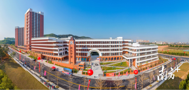 前不久，滨海湾新区打造的第一所公办学校——镇远中学落成。滨海湾宣供图